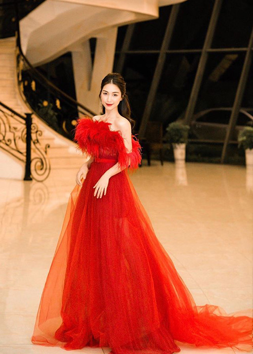 Gần đây, nhan sắc của Hòa Minzy ngày càng thăng hạng.