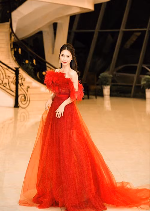 Gần đây, nhan sắc của Hòa Minzy ngày càng thăng hạng.