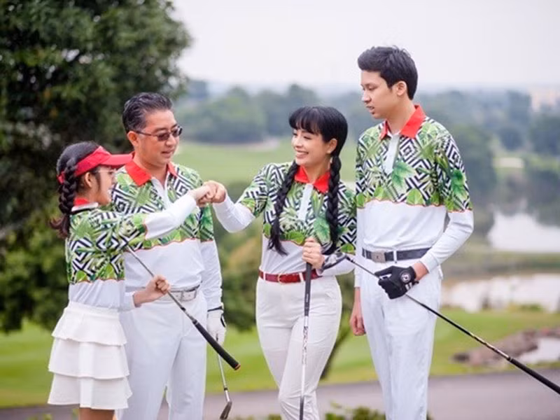 “Dù không chia sẻ được nhiều với vợ về chuyên môn, nghề nghiệp nhưng khi được vợ hỏi ý kiến, anh đều ủng hộ hết lòng”, Thúy Hằng nói.