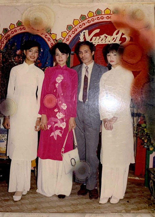 Thúy Hằng - Thúy Hạnh giống nhau từ vóc dáng, khuôn mặt đến phong cách biểu diễn.