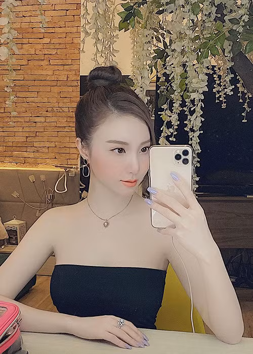 Từ khi bước vào showbiz, Hạnh Sino tỏ ra rất kín tiếng về chuyện tình cảm.