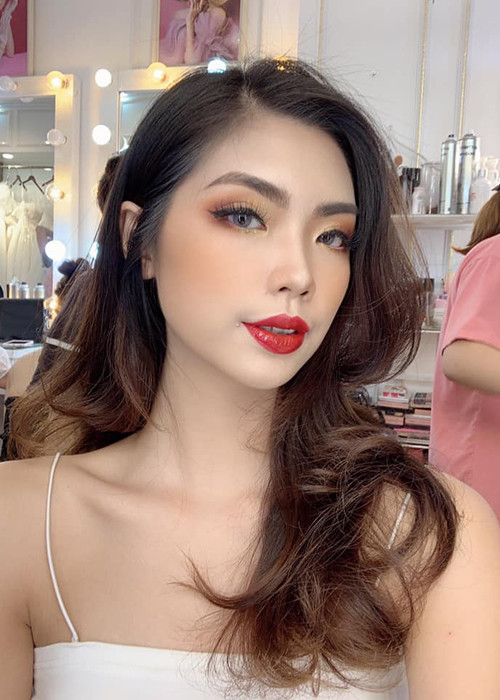 Minh Phương đang làm người mẫu tự do.