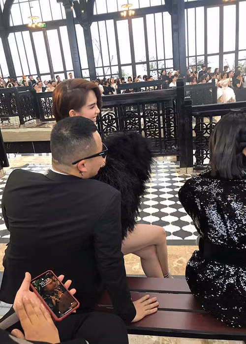 Khắc Tiệp có lẽ là người đàn ông duy nhất mà Ngọc Trinh chẳng ngại thân mật công khai. Ảnh: Yan