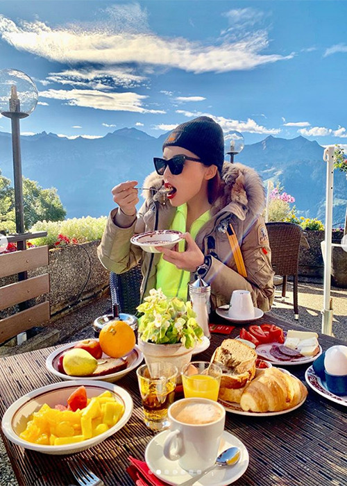 Nguồn thu nhập của Kỳ Duyên phần lớn đến từ công việc người mẫu, tham gia sự kiện, làm đại diện thương hiệu.