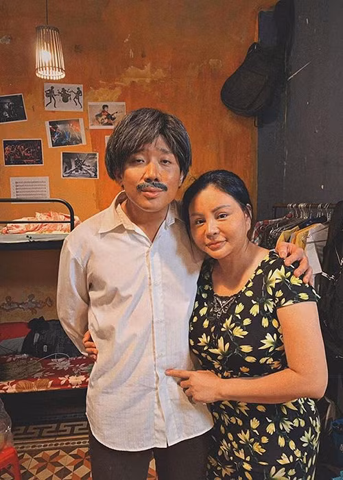 Lê Giang cảm thấy may mắn vì luôn có Trấn Thành bên cạnh khi khó khăn. Nam MC động viên đàn chị giữa lùm xùm chuyện đời tư, bị dư luận chỉ trích vì “nghiện” phẫu thuật thẩm mỹ. Ảnh: Yeah1