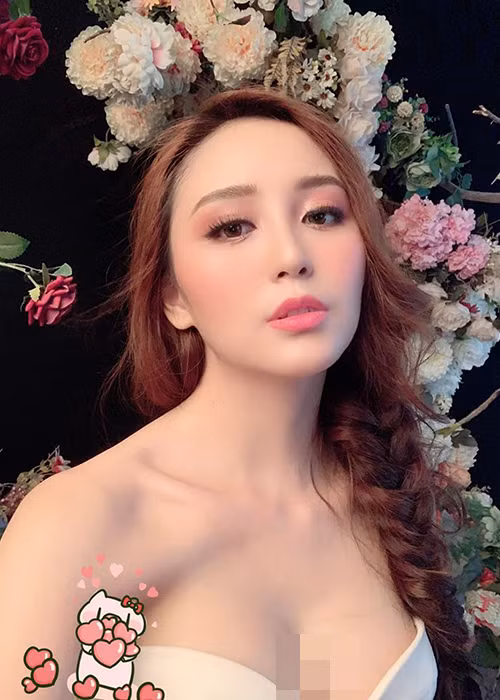 Hải Yến sinh năm 1997, đến từ An Giang. Năm 2017, cô đăng quang cuộc thi Hoa khôi Nam Bộ.