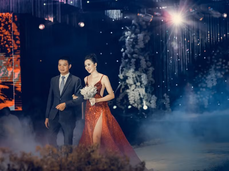 Không gian tiệc cưới của Hải Yến và chồng doanh nhân đẹp như trong truyện cổ tích. Ảnh: Vietnamnet