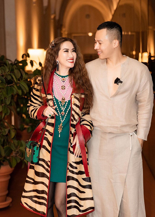 Nữ tỷ phú gốc Việt thường xuyên tham gia các chương trình của ông trùm chân dài.