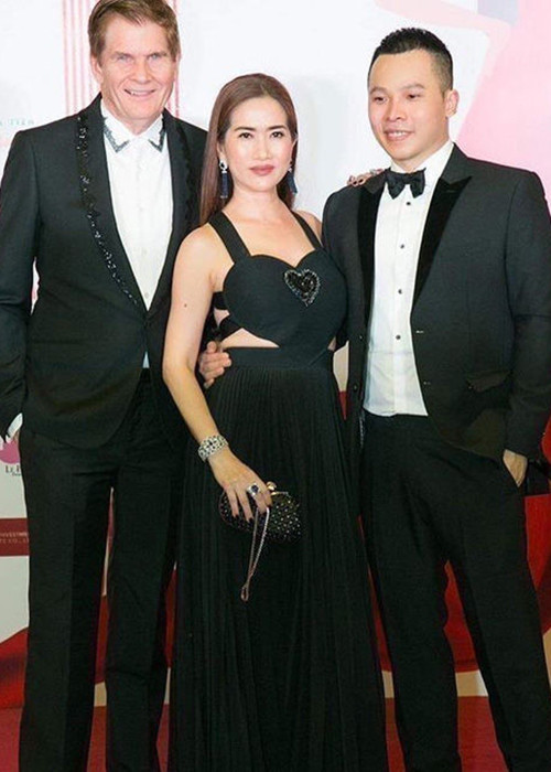 Khắc Tiệp cũng thường là khách mời của vợ chồng tỷ phú Mỹ.