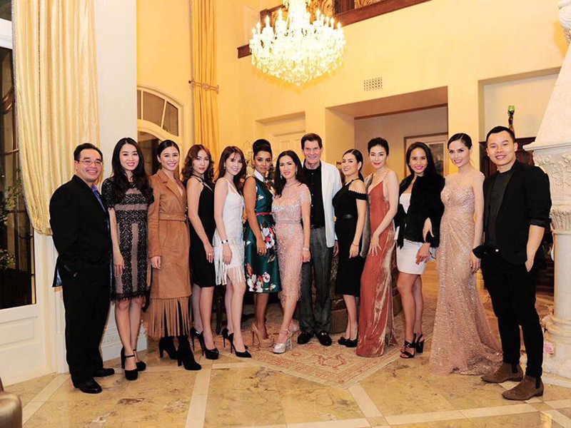 Ông trùm chân dài chính là người tiết lộ Mimi Morris sống trong biệt thự 800 tỷ.