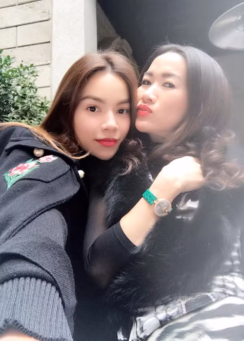 Giọng ca "Cả một trời thương nhớ" thường xuyên gặp gỡ nữ tỷ phú gốc Việt khi có dịp sang Mỹ.