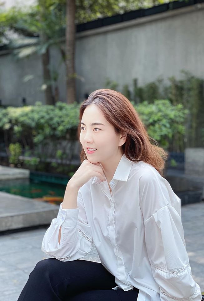 Về đời tư, "cô gái thời tiết" luôn rất kín tiếng. Năm 2017, cô kết hôn cùng thiếu gia Lê Nam.