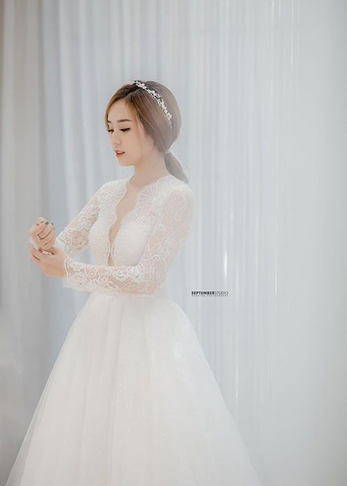 Bạn bè khen ngợi nhan sắc Bảo Ngọc đồng thời động viên cô sau biến cố ly hôn.