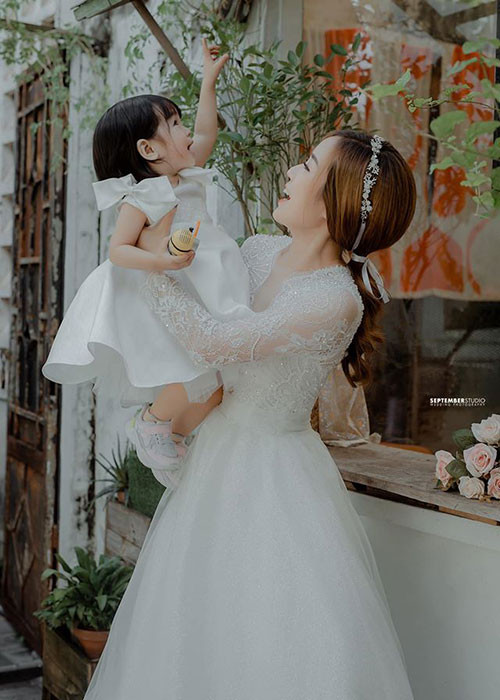 Hiện tại, vợ cũ của Hoài Lâm làm mẹ đơn thân nuôi dưỡng hai bé gái.