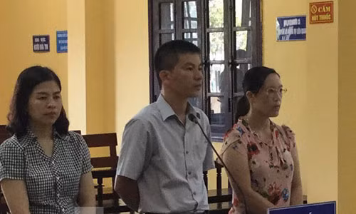 Nguyen Pho chu tich huyen linh 18 thang tu treo do Vi pham quy dinh quan ly dat dai