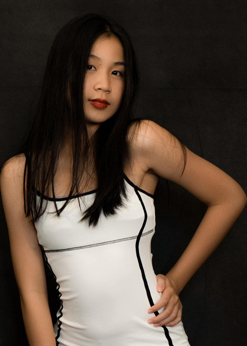 Từ bé, Vy Uyên đã được học nhạc cụ cơ bản như piano, guitar và sớm bộc lộ năng khiếu nhảy múa.