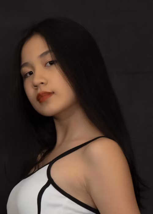 Hiện tại, Vy Uyên có định hướng trở thành ca sĩ biết hát, biết nhảy và biết chơi nhạc cụ.