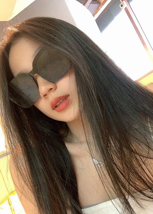 Lưu Thiên Hương muốn giữ bí mật thời gian con gái Vy Uyên chính thức tham gia hoạt động nghệ thuật.