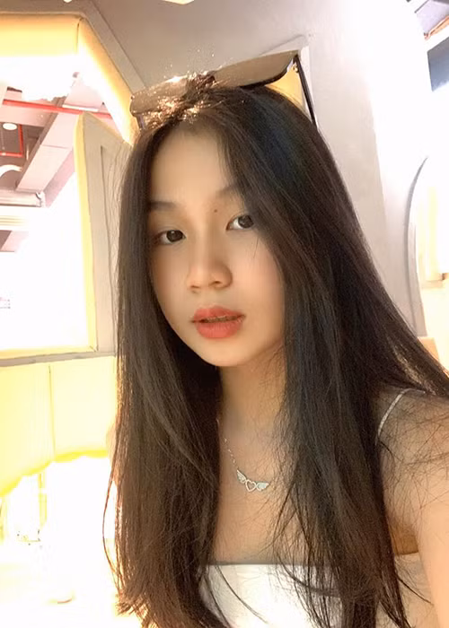 Vy Uyên yêu thích pop dance có vũ đạo và thường xuyên đăng tải clip nhảy múa trên một ứng dụng mạng xã hội.