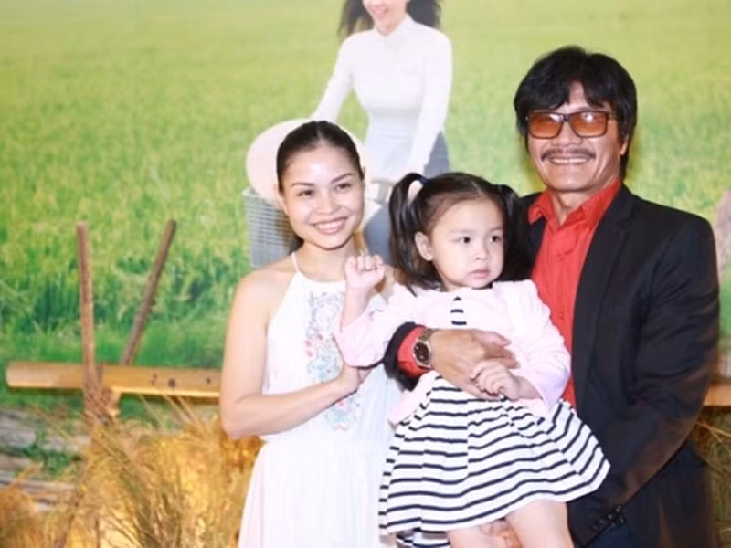 Từ khi có con, Công Ninh đi làm lúc nào cũng mong muốn về gặp vợ con. Ảnh: Gia đình xã hội