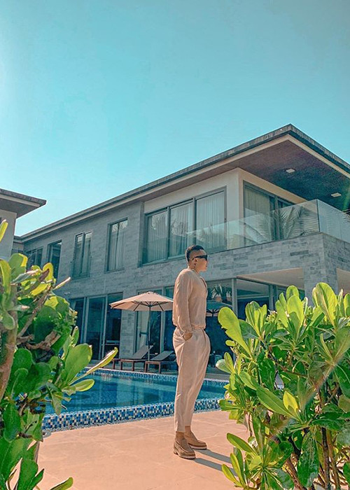 Khắc Tiệp nghỉ dưỡng 2 ngày cuối tuần ở một biệt thự trong resort cao cấp ở Đà Nẵng.