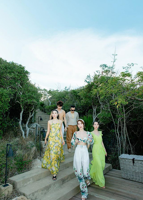 Quỳnh Thư (ngoài cùng bên trái) cũng có vị trí quan trọng trong lòng Khắc Tiệp.