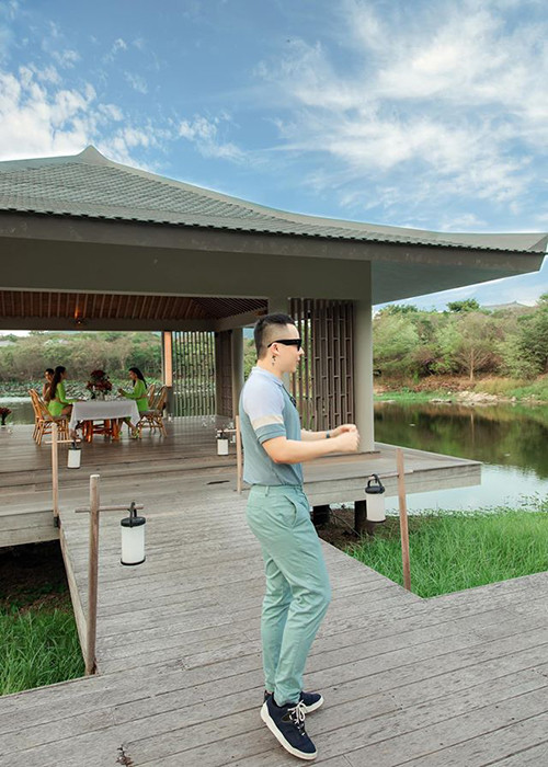 Khắc Tiệp lựa chọn một resort 5 sao nằm trên vịnh Vĩnh Hy, tỉnh Ninh Thuận.