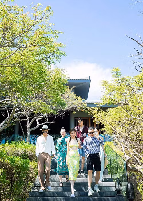 Khắc Tiệp cùng hội bạn tận hưởng các dịch vụ chất lượng.