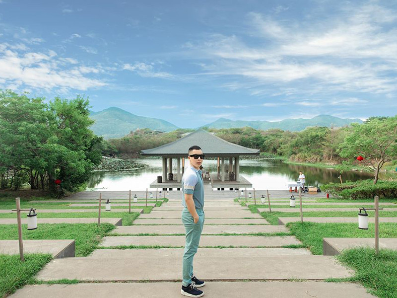 Đầu tháng 7, ông trùm chân dài đi Ninh Thuận vui chơi và quay vlog.