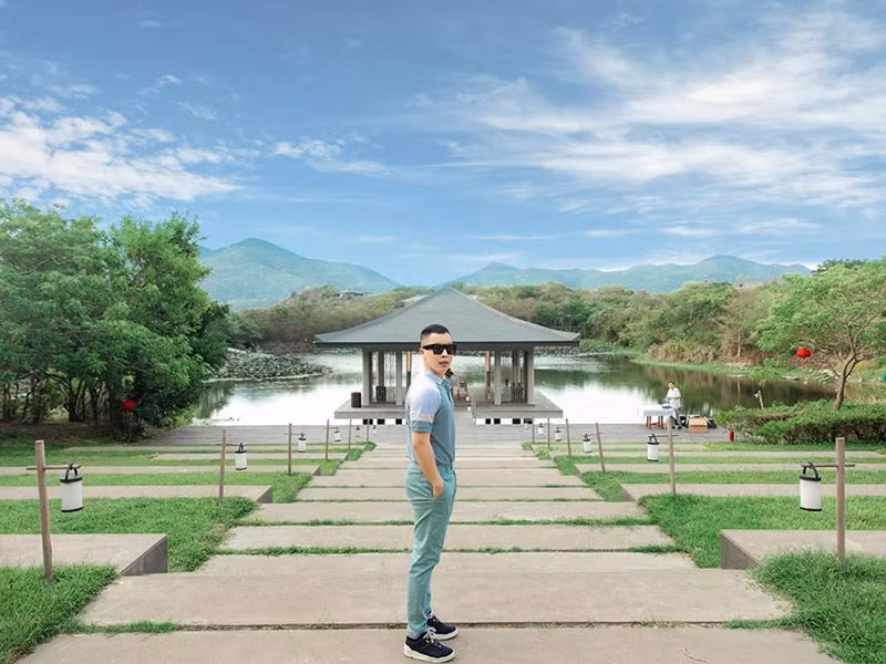 Đầu tháng 7, ông trùm chân dài đi Ninh Thuận vui chơi và quay vlog.