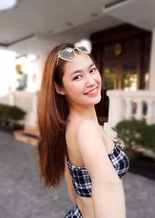 Đông đảo bạn bè lên tiếng động viên Thúy Hằng sau khi cô đăng ký tham gia Hoa hậu Việt Nam năm nay. Mời quý độc giả xem video "Đỗ Mỹ Linh đăng quang Hoa hậu Việt Nam 2020". Nguồn VTC