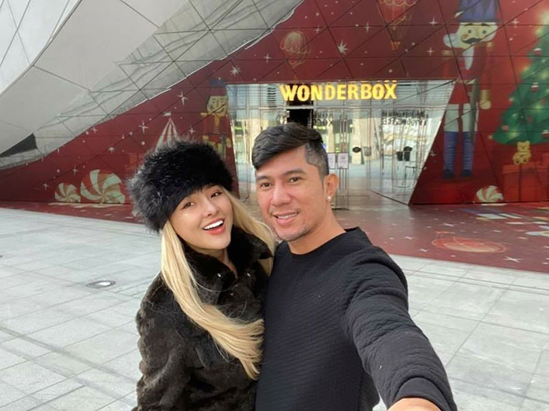 Lương Bằng Quang và Ngân 98 thường xuyên thể hiện tình cảm trên mạng xã hội nhưng nhiều khi cặp đôi bị đánh giá là thái quá, phản cảm.