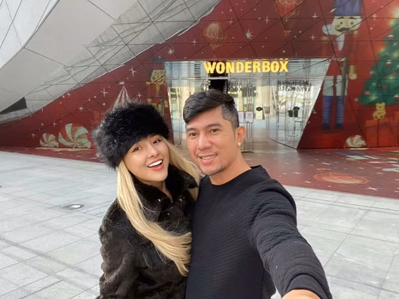 Lương Bằng Quang và Ngân 98 thường xuyên thể hiện tình cảm trên mạng xã hội nhưng nhiều khi cặp đôi bị đánh giá là thái quá, phản cảm.