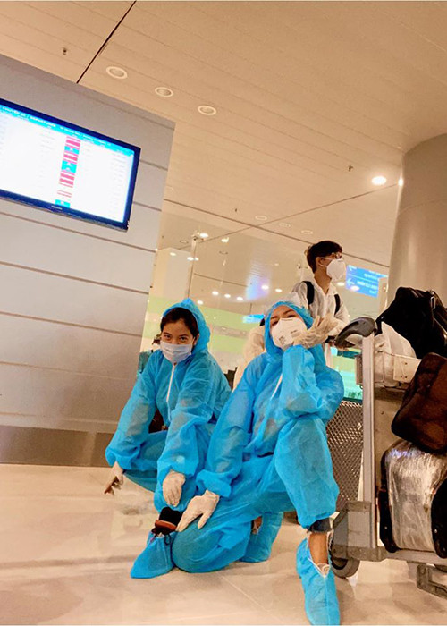 Trong 4 tháng bị mắc kẹt, Minh Tú thuê nơi ở giá rẻ, tự nấu ăn.