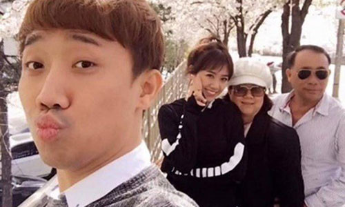 Có thể nói, cuộc sống làm vợ, làm dâu của Hari Won sướng như mơ. Mời quý độc giả xem video "Trấn Thành - Hari Won xuất hiện trên sách Hàn Quốc". Nguồn VTC Now 