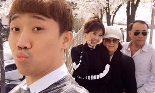 Có thể nói, cuộc sống làm vợ, làm dâu của Hari Won sướng như mơ. Mời quý độc giả xem video "Trấn Thành - Hari Won xuất hiện trên sách Hàn Quốc". Nguồn VTC Now 