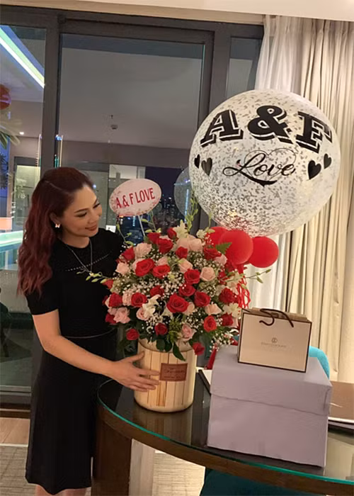 Khi chưa có con chung, vợ chồng Thanh Thảo có thói quen kỷ niệm ngày đầu gặp mặt vào mỗi tháng.