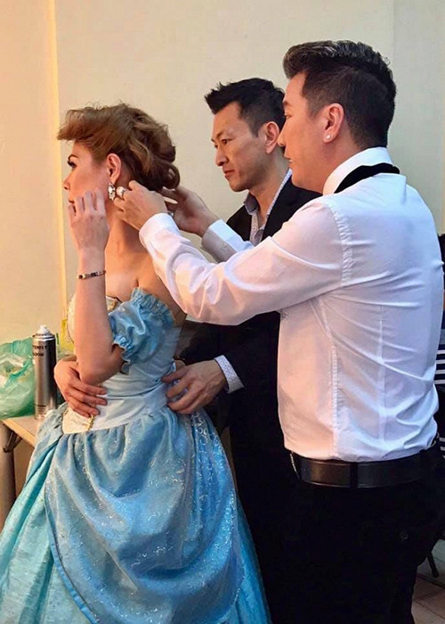 Khi Thanh Thảo làm liveshow kỷ niệm 25 năm ca hát, Tom Han đầu tư 5 tỷ đồng cũng như đề xuất ý tưởng, đốc thúc mọi công việc. Ảnh: Ngôi sao