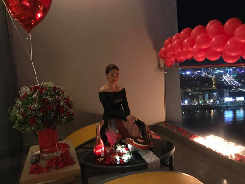 Thói quen kỷ niệm của Thanh Thảo và Tom Han thưa dần từ ngày cả hai có con gái chung. Tuy nhiên, ông xã của nữ ca sĩ vẫn khéo sắp xếp để hai vợ chồng có những khoảng thời gian riêng tư.