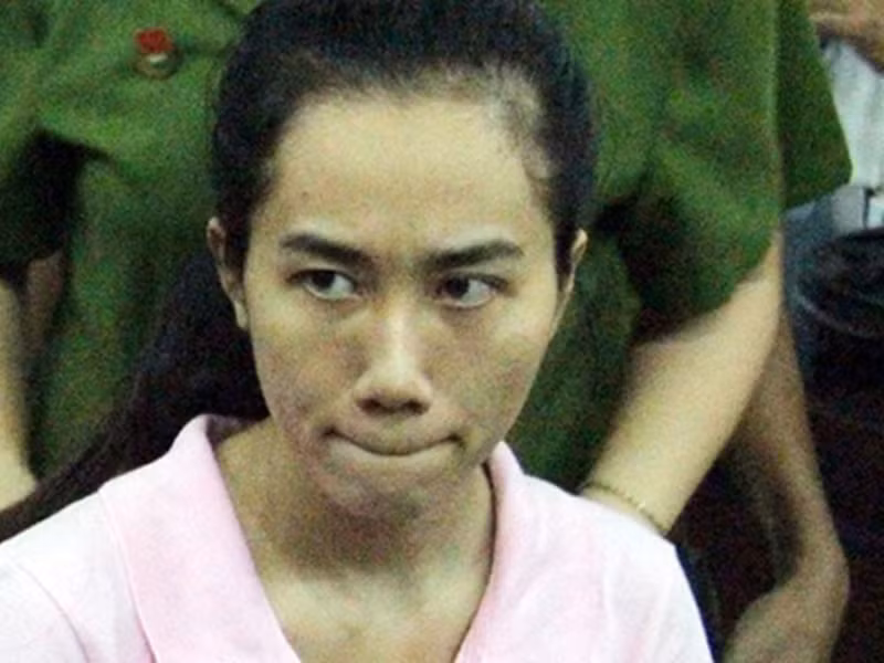 Cách đây 8 năm, Mỹ Xuân - hoa hậu trong cuộc thi Người đẹp Sóc Trăng năm 2009 bị bắt về tội Môi giới mại dâm. Chân dài cùng 2 người khác đã điều hành đường dây gái gọi giá 2.500 USD gồm các ca sĩ, người mẫu, diễn viên. Ảnh: An ninh thủ đô