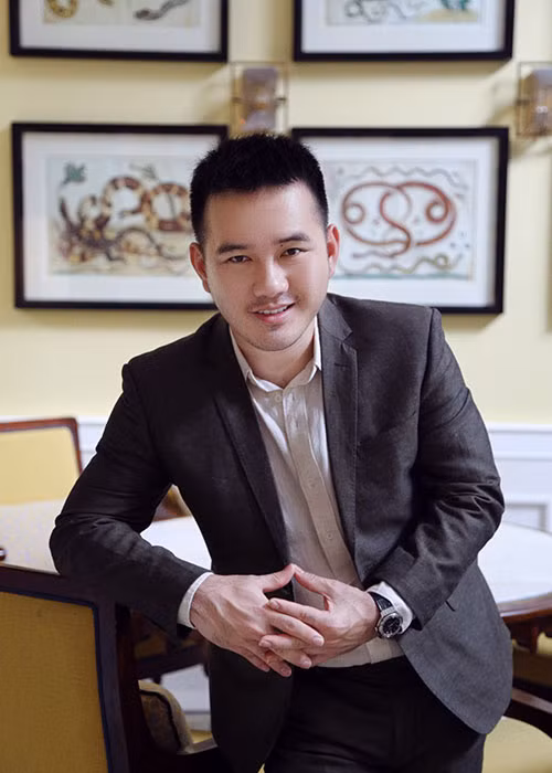 NTK Lê Thanh Hoà được BTC tín nhiệm do thái độ làm việc nghiêm túc, công tâm, gu thẩm mỹ và thời trang độc đáo.