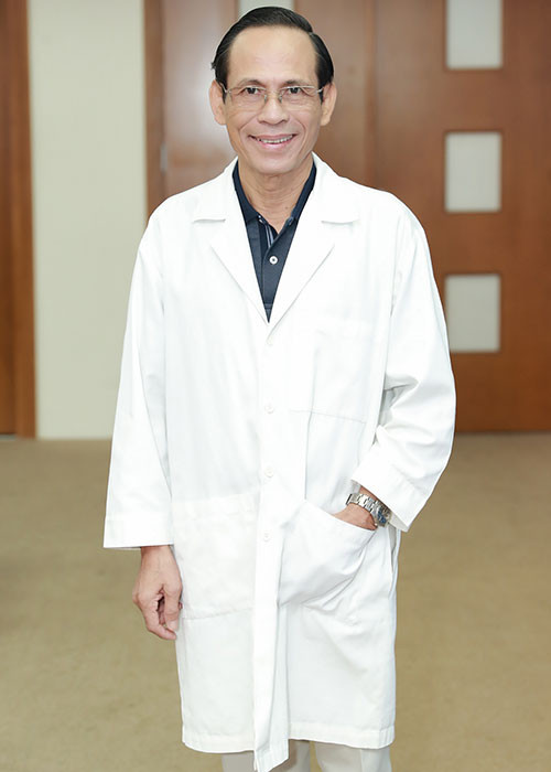 GS.TS NGND Hoàng Tử Hùng là nhà chuyên môn và nhà sư phạm nổi tiếng trong ngành Y, đặc biệt là lĩnh vực nhân trắc học. Ông cũng là người đã đồng hành với cuộc thi Hoa hậu Việt Nam từ hơn 20 năm qua, nổi bật với cái nhìn cẩn trọng, thấu đáo, nhân văn trong chấm thi.