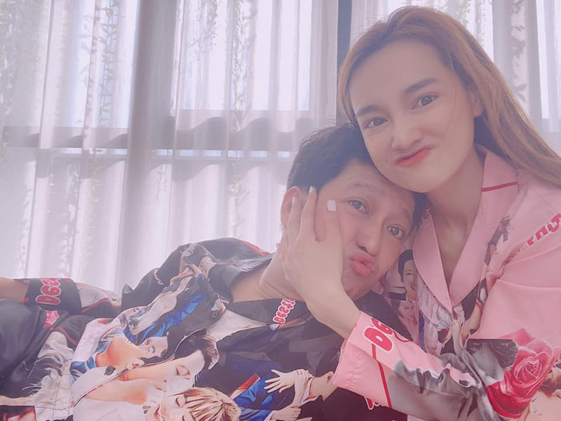 Nhã Phương sinh con gái đầu lòng vào năm 2019. Nữ diễn viên khoe chồng rất yêu con.