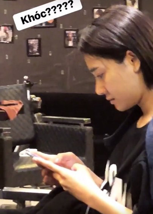 Nhã Phương được cho là không ít lần khóc vì Trường Giang. Tuy nhiên, cô vẫn chọn ở bên bạn trai mặc lời bàn tán của dư luận.