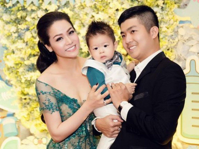 Từ năm 2019 đến nay, Nhật Kim Anh vướng ồn ào với chồng cũ Bửu Lộc về quyền nuôi dưỡng con trai chung.