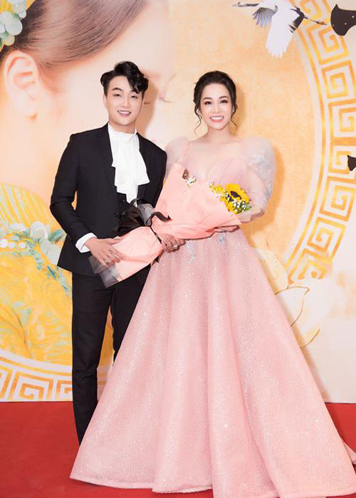 Mới nhất, nữ ca sĩ bị Hồ Gia Hùng tố là người khiến TiTi bỏ vợ con. Trước lời tố này, Nhật Kim Anh phủ nhận. Ảnh: Yeah1