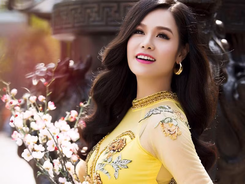 Thành công, giàu có, xinh đẹp nhưng Nhật Kim Anh lận đận trong đường tình duyên. Đặc biệt, chuyện tình cảm không ít lần gây ồn ào.