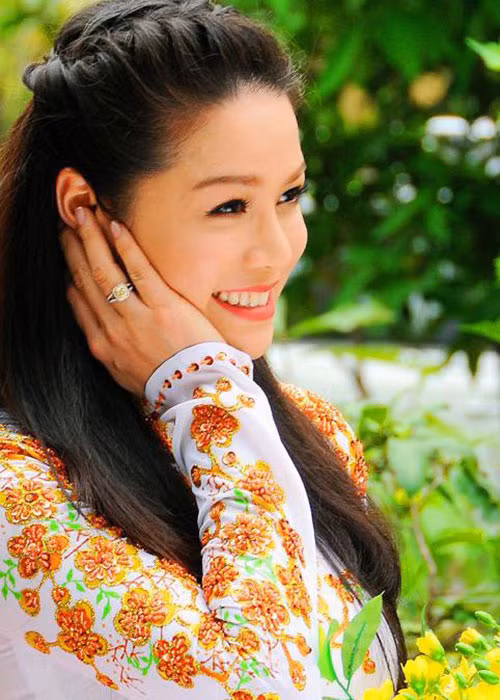 Các bài hát được yêu thích của Nhật Kim Anh có thể kể đến như: “Lâu đài cát”, “Thà người đừng hứa”, “Mưa đã tạnh”, “Tiếng vĩ cầm”.