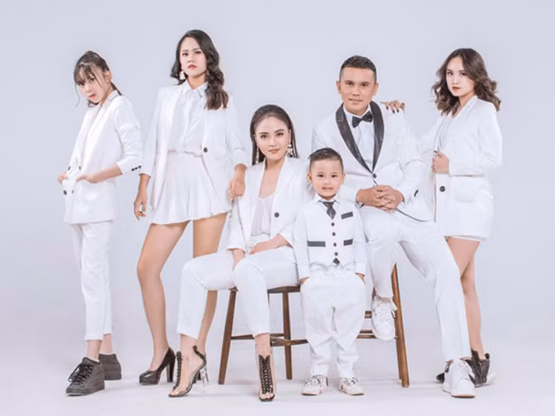 Sau sóng gió hôn nhân, Tú Dưa cuối cùng cũng tìm được bến đỗ đích thực bên Lam Trang.