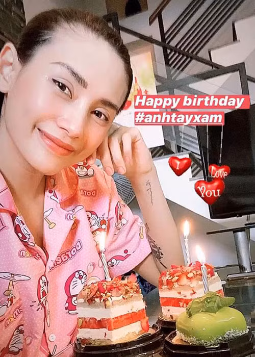 Từ ngày yêu, Võ Hoàng Yến trở nên nữ tính hơn nhiều. Từ một người chẳng bao giờ vào bếp, cô ngày ngày nấu ăn cho người yêu. Võ Hoàng Yến cũng biết chú ý hơn mỗi khi phát ngôn bởi được người yêu dạy nên để tâm hơn đến cách nhìn nhận của người khác.